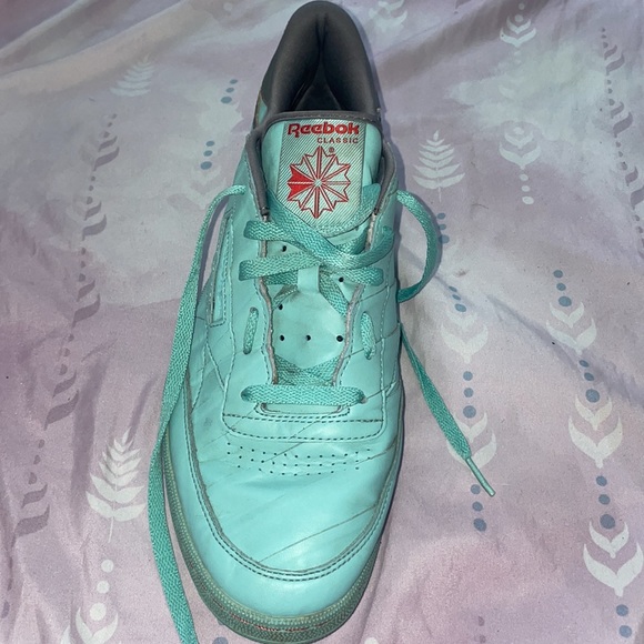 Reebok - Picture 2 of 3